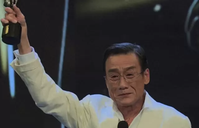 梁家辉第五次获香港电影金像奖最佳男主角,廖子妤凭《像我这样的爱情》摘得影后 _ 现场图 梁家辉第五次获香港电影金像奖最佳男主角,廖子妤凭《像我这样的爱情》摘得影后 _ 现场图