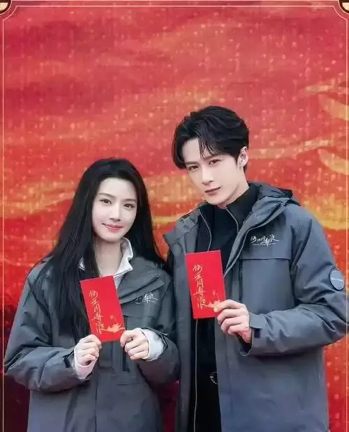 卢昱晓被曝拍摄期间离组观演致剧组停工 _ 细节速览