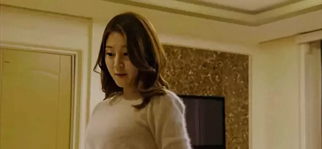 韩国R级片《在你的床底下》聚焦病态凝视与家庭暴力现实 _ 现场图 韩国R级片《在你的床底下》聚焦病态凝视与家庭暴力现实 _ 现场图