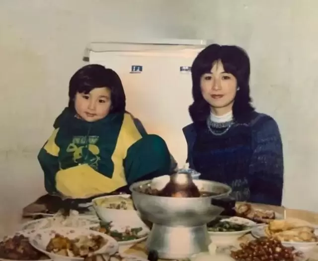 高海宁晒1994年母女合照,《寒战1994》宣传期延拍 _ 相关图片 高海宁晒1994年母女合照,《寒战1994》宣传期延拍 _ 相关图片