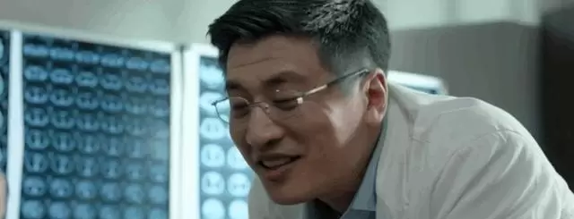 张雪峰客串电影《日常幻想指南》饰演马主任引观众共鸣 _ 相关图片 张雪峰客串电影《日常幻想指南》饰演马主任引观众共鸣 _ 相关图片