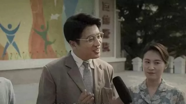 张雪峰客串电影《日常幻想指南》饰演马主任引观众共鸣 _ 现场图 张雪峰客串电影《日常幻想指南》饰演马主任引观众共鸣 _ 现场图
