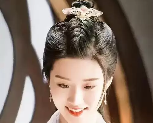 卢昱晓被曝拍摄期间离组观演致剧组停工 _ 相关图片